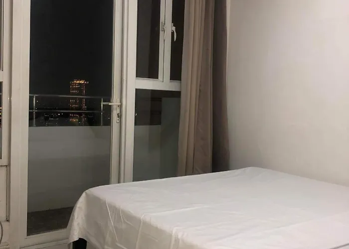 Birch Tower A8 Front Of Robinson Mla Bayfree Pool Apartamento Manila